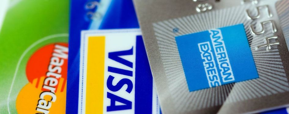 What Is the Difference Between A Charge Card and A Credit Card?